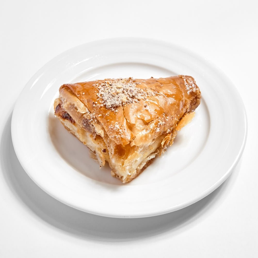 Laz Böreği Tatlı mı Börek mi? Karadeniz'in En İlginç Tatlılarından Biri